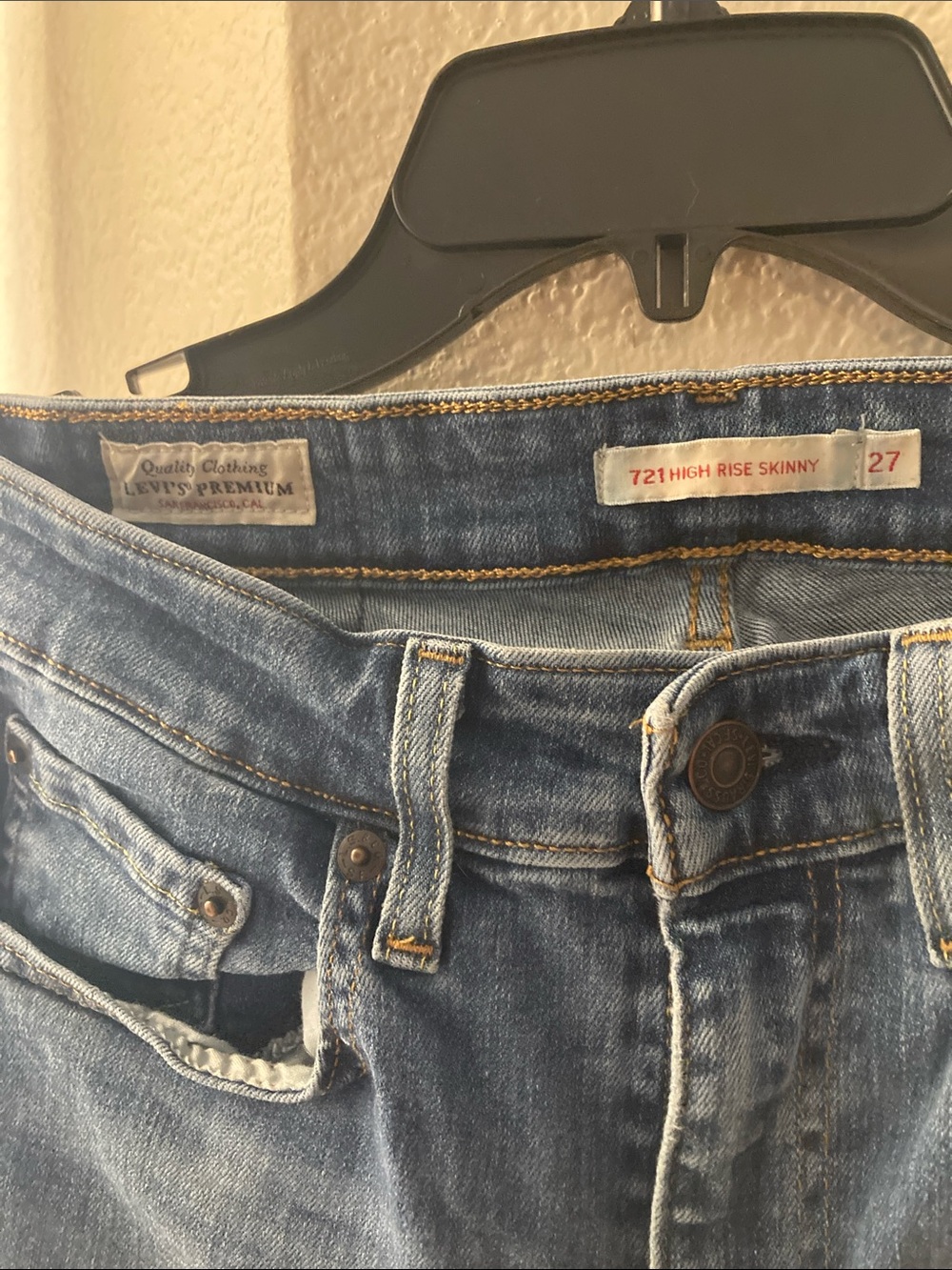 Levi's 721 Skinny High-Rise Jeans in Dark Blue Denim - Picture 5 of 7